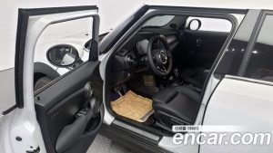 Mini Cooper 5Door DEFAULT 2021 года из Южной Кореи