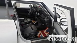 Mini Cooper 5Door DEFAULT 2021 года из Южной Кореи