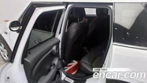 Mini Cooper 5Door DEFAULT 2021 года из Южной Кореи