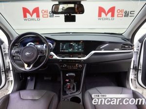 Kia Niro 1.6 HEV 2020 года из Южной Кореи