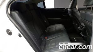 Lexus ES Executive 2020 года из Южной Кореи