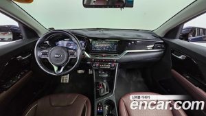 Kia Niro 1.6 HEV 2021 года из Южной Кореи