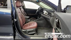 Kia Niro 1.6 HEV 2021 года из Южной Кореи