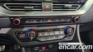 Kia Niro 1.6 HEV 2021 года из Южной Кореи