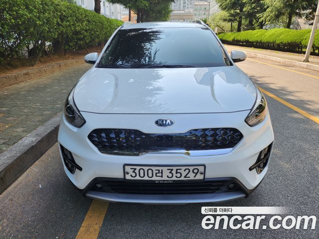 Kia Niro 1.6 HEV 2021 года из Кореи