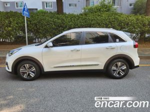 Kia Niro 1.6 HEV 2021 года из Южной Кореи