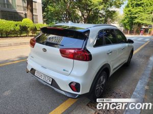 Kia Niro 1.6 HEV 2021 года из Южной Кореи