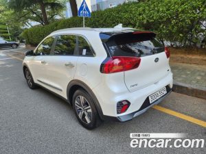 Kia Niro 1.6 HEV 2021 года из Южной Кореи