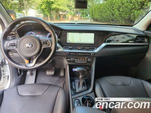 Kia Niro 1.6 HEV 2021 года из Южной Кореи