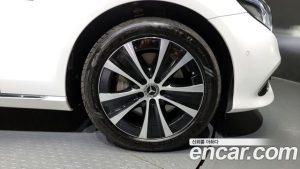Mercedes-Benz E-Class E300e 4MATIC Exclusive 2020 года из Южной Кореи