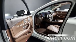 Mercedes-Benz E-Class E300e 4MATIC Exclusive 2020 года из Южной Кореи