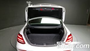 Mercedes-Benz E-Class E300e 4MATIC Exclusive 2020 года из Южной Кореи