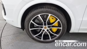 Porsche Cayenne 4.0 Turbo 2021 года из Южной Кореи