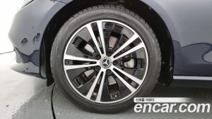 Mercedes-Benz E-Class E220d Avantgarde 2020 года из Южной Кореи