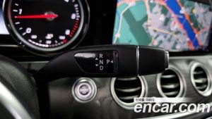 Mercedes-Benz E-Class E220d Avantgarde 2020 года из Южной Кореи