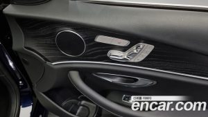 Mercedes-Benz E-Class E220d Avantgarde 2020 года из Южной Кореи