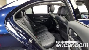 Mercedes-Benz E-Class E220d Avantgarde 2020 года из Южной Кореи