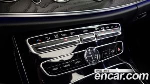 Mercedes-Benz E-Class E220d Avantgarde 2020 года из Южной Кореи