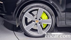 Porsche Cayenne 3.0 E-하이브리드 Coupe 2020 года из Южной Кореи