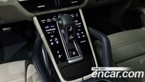 Porsche Cayenne 3.0 E-하이브리드 Coupe 2020 года из Южной Кореи