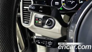 Porsche Cayenne 3.0 E-하이브리드 Coupe 2020 года из Южной Кореи
