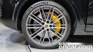 Porsche Cayenne 4.0 Turbo 2021 года из Южной Кореи
