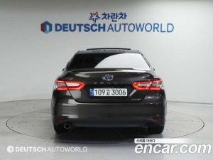 Toyota Camry 2.5 XLE HYBRID 2021 года из Южной Кореи