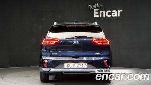 Kia Niro 1.6 HEV 2020 года из Южной Кореи