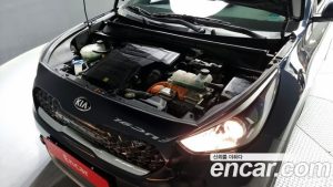 Kia Niro 1.6 HEV 2020 года из Южной Кореи