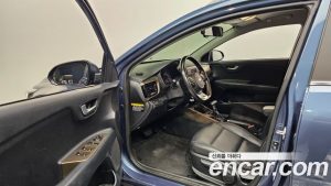 Kia Stonic Дизель 1.6 2019 года из Южной Кореи