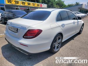 Mercedes-Benz E-Class E300 4MATIC AMG Line 2020 года из Южной Кореи