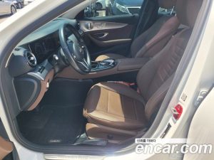 Mercedes-Benz E-Class E300 4MATIC AMG Line 2020 года из Южной Кореи