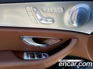 Mercedes-Benz E-Class E300 4MATIC AMG Line 2020 года из Южной Кореи