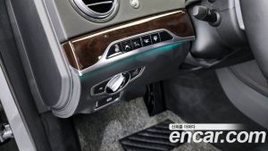 Mercedes-Benz S-Class Maybach S560 4MATIC 2020 года из Южной Кореи