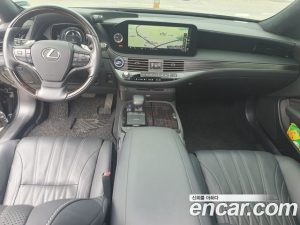 Lexus LS 3.5 Luxury AWD 2021 года из Южной Кореи