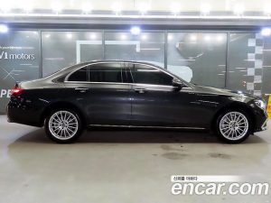 Mercedes-Benz E-Class E220d 4MATIC Exclusive 2021 года из Южной Кореи