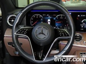 Mercedes-Benz E-Class E220d 4MATIC Exclusive 2021 года из Южной Кореи