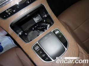 Mercedes-Benz E-Class E220d 4MATIC Exclusive 2021 года из Южной Кореи