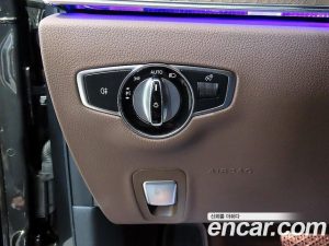 Mercedes-Benz E-Class E220d 4MATIC Exclusive 2021 года из Южной Кореи