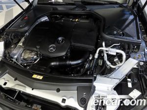 Mercedes-Benz E-Class E220d 4MATIC Exclusive 2021 года из Южной Кореи