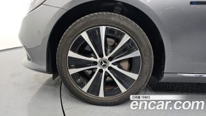 Mercedes-Benz E-Class E300e 4MATIC Exclusive 2020 года из Южной Кореи