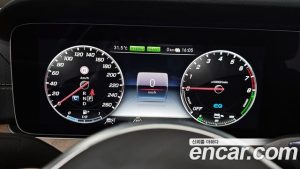 Mercedes-Benz E-Class E300e 4MATIC Exclusive 2020 года из Южной Кореи
