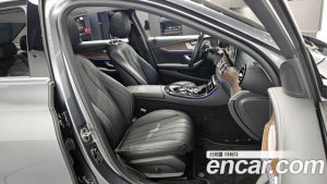 Mercedes-Benz E-Class E300e 4MATIC Exclusive 2020 года из Южной Кореи