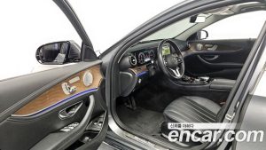 Mercedes-Benz E-Class E300e 4MATIC Exclusive 2020 года из Южной Кореи