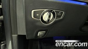 Mercedes-Benz E-Class E300e 4MATIC Exclusive 2020 года из Южной Кореи