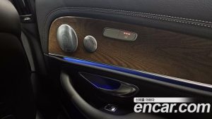 Mercedes-Benz E-Class E300e 4MATIC Exclusive 2020 года из Южной Кореи