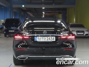 Mercedes-Benz E-Class E300e 4MATIC Exclusive 2021 года из Южной Кореи