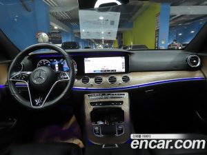 Mercedes-Benz E-Class E300e 4MATIC Exclusive 2021 года из Южной Кореи