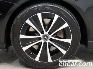Mercedes-Benz E-Class E300e 4MATIC Exclusive 2021 года из Южной Кореи