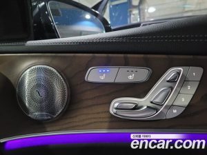 Mercedes-Benz E-Class E300e 4MATIC Exclusive 2021 года из Южной Кореи